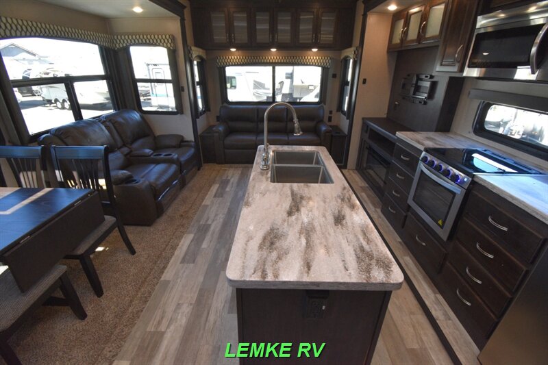 2020 Coachmen Brookstone 310RL   - Photo 2 - Rocklin, CA 95677