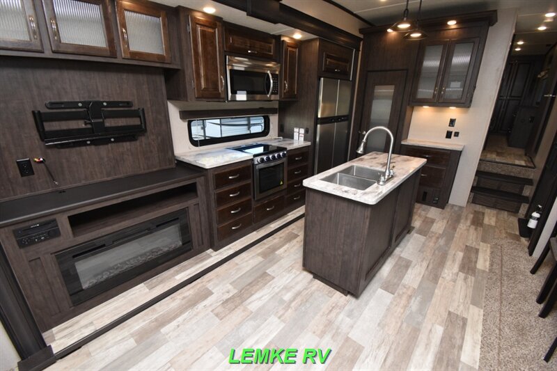 2020 Coachmen Brookstone 310RL   - Photo 12 - Rocklin, CA 95677