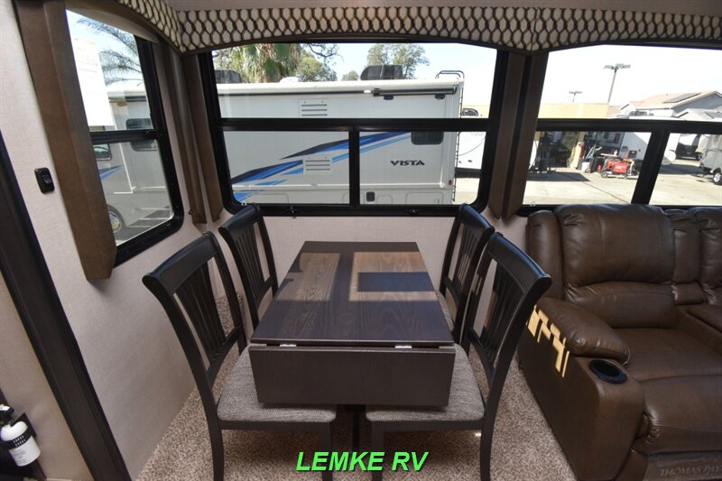 2020 Coachmen Brookstone 310RL   - Photo 24 - Rocklin, CA 95677