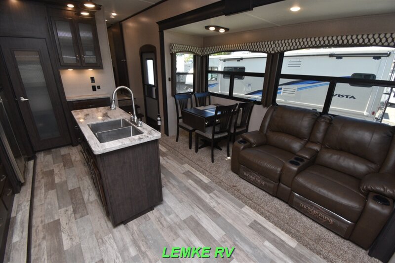 2020 Coachmen Brookstone 310RL   - Photo 11 - Rocklin, CA 95677