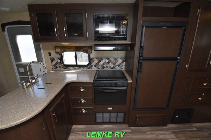 2017 Forest River Evo T2700   - Photo 13 - Rocklin, CA 95677