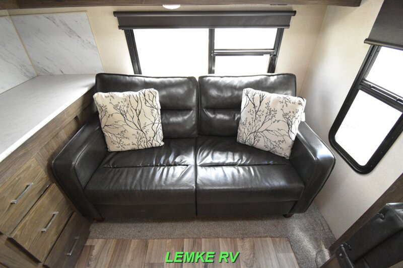 2018 Forest River Heritage Glen Hyper-Lyte 24RLSHL   - Photo 15 - Rocklin, CA 95677