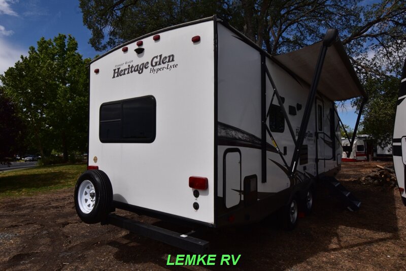 2018 Forest River Heritage Glen Hyper-Lyte 24RLSHL   - Photo 9 - Rocklin, CA 95677