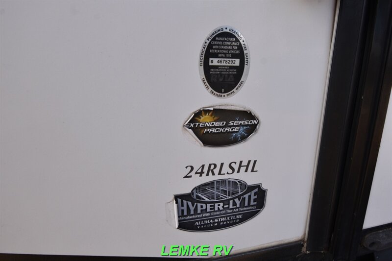 2018 Forest River Heritage Glen Hyper-Lyte 24RLSHL   - Photo 22 - Rocklin, CA 95677