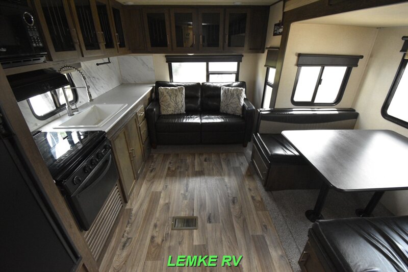 2018 Forest River Heritage Glen Hyper-Lyte 24RLSHL   - Photo 2 - Rocklin, CA 95677