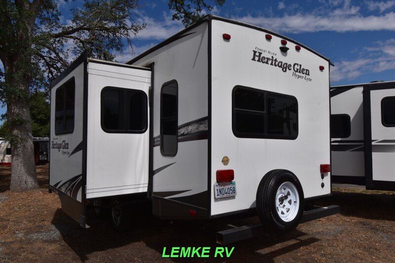 2018 Forest River Heritage Glen Hyper-Lyte 24RLSHL   - Photo 7 - Rocklin, CA 95677