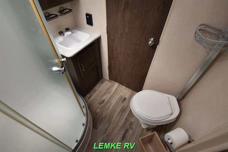 2018 Forest River Heritage Glen Hyper-Lyte 24RLSHL   - Photo 19 - Rocklin, CA 95677