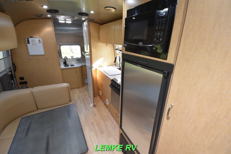 2016 Airstream Flying Cloud 23FB   - Photo 18 - Rocklin, CA 95677