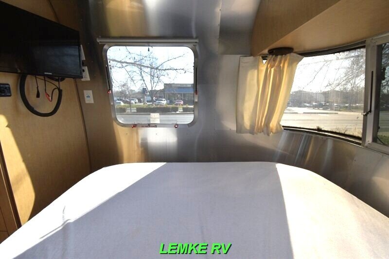 2016 Airstream Flying Cloud 23FB   - Photo 16 - Rocklin, CA 95677