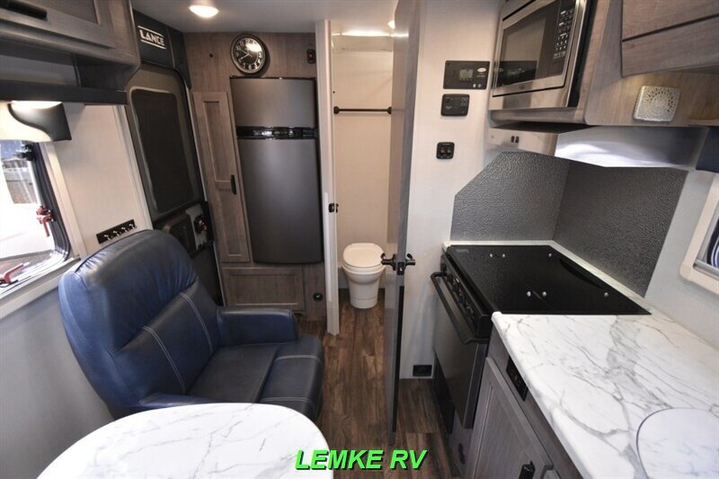 2021 Lance 1475   - Photo 5 - Rocklin, CA 95677