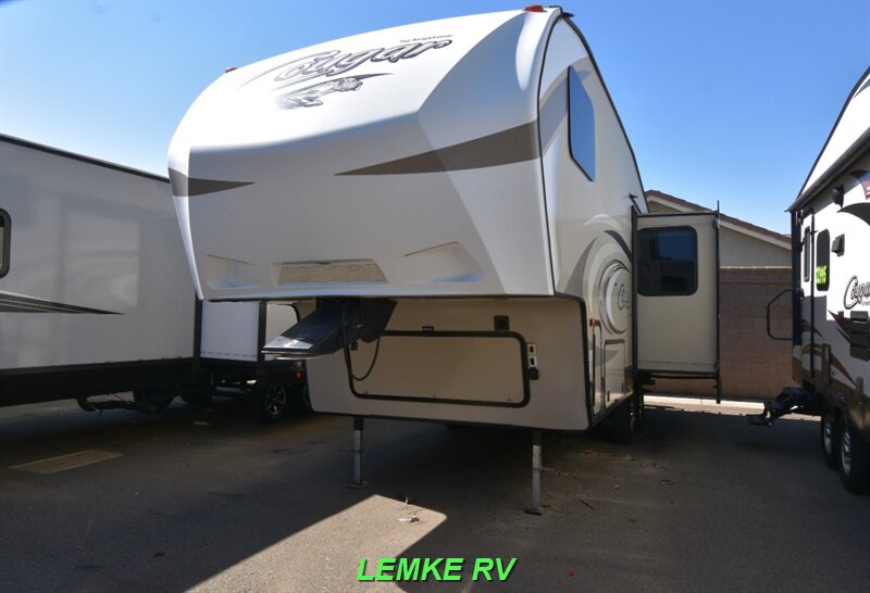 2017 Keystone Cougar 246RLSWE   - Photo 6 - Rocklin, CA 95677