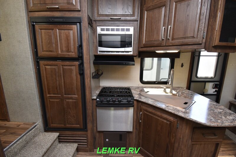 2017 Keystone Cougar 246RLSWE   - Photo 15 - Rocklin, CA 95677