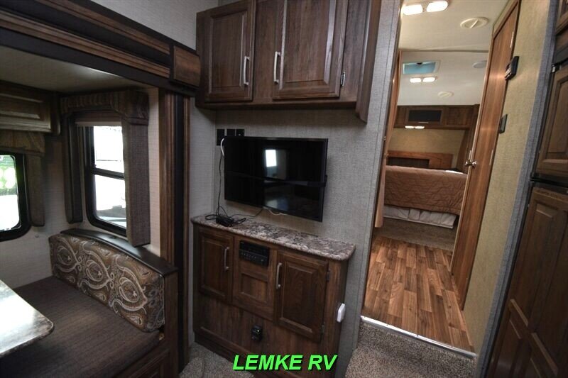 2017 Keystone Cougar 246RLSWE   - Photo 16 - Rocklin, CA 95677