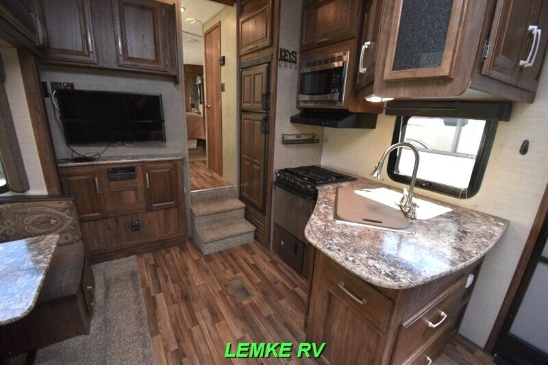 2017 Keystone Cougar 246RLSWE   - Photo 12 - Rocklin, CA 95677