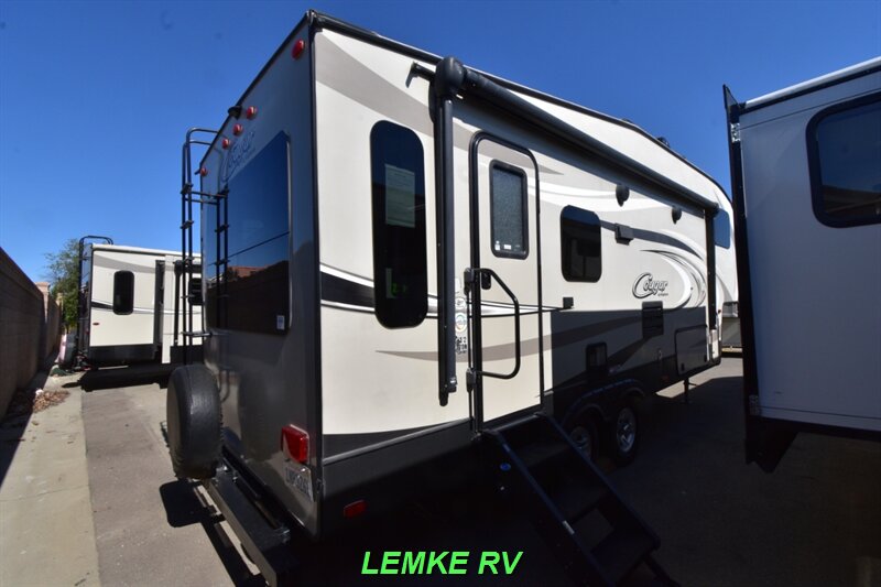 2017 Keystone Cougar 246RLSWE   - Photo 8 - Rocklin, CA 95677