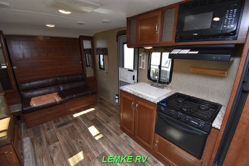 2017 Keystone Passport Ultra Lite Express 199MLWE   - Photo 22 - Rocklin, CA 95677
