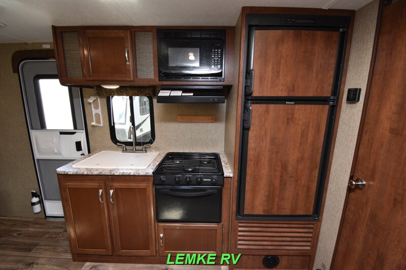 2017 Keystone Passport Ultra Lite Express 199MLWE   - Photo 13 - Rocklin, CA 95677