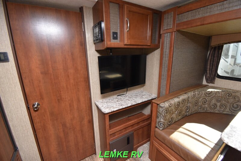 2017 Keystone Passport Ultra Lite Express 199MLWE   - Photo 23 - Rocklin, CA 95677