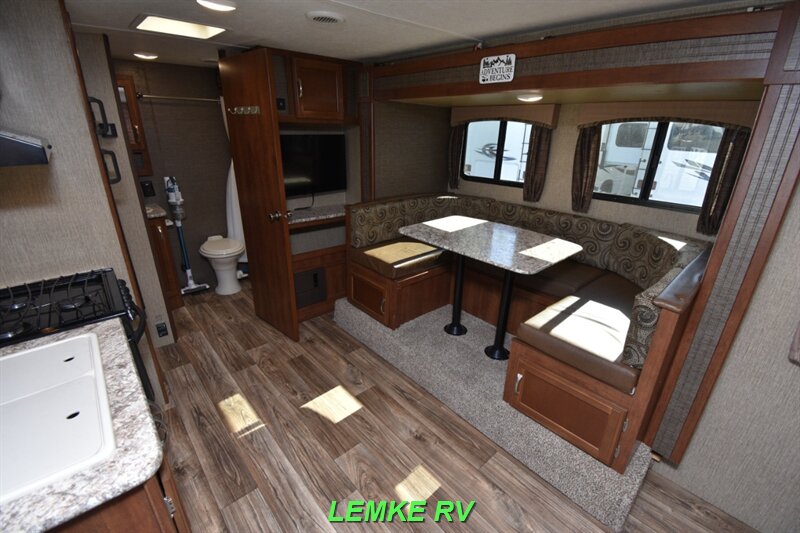 2017 Keystone Passport Ultra Lite Express 199MLWE   - Photo 12 - Rocklin, CA 95677