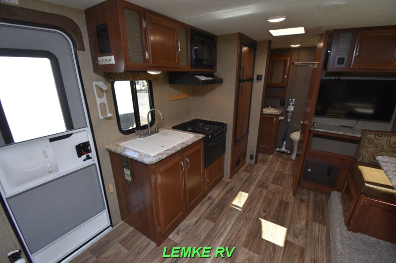 2017 Keystone Passport Ultra Lite Express 199MLWE   - Photo 15 - Rocklin, CA 95677