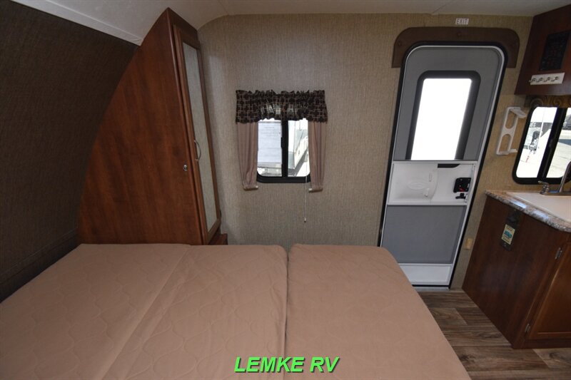 2017 Keystone Passport Ultra Lite Express 199MLWE   - Photo 19 - Rocklin, CA 95677