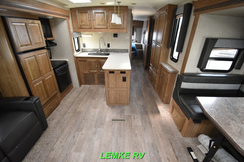 2018 Forest River Rockwood Ultra Lite 2703WS   - Photo 5 - Rocklin, CA 95677