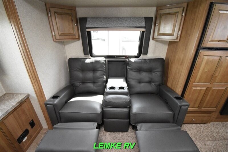 2018 Forest River Rockwood Ultra Lite 2703WS   - Photo 16 - Rocklin, CA 95677