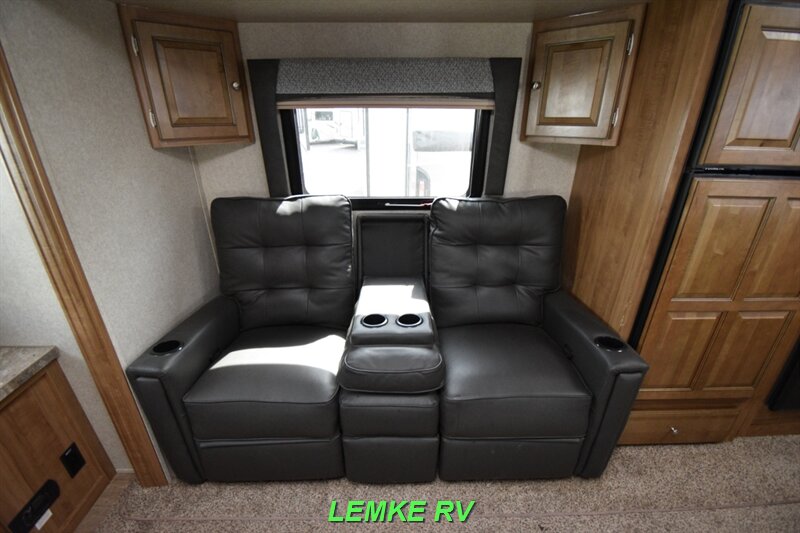 2018 Forest River Rockwood Ultra Lite 2703WS   - Photo 15 - Rocklin, CA 95677