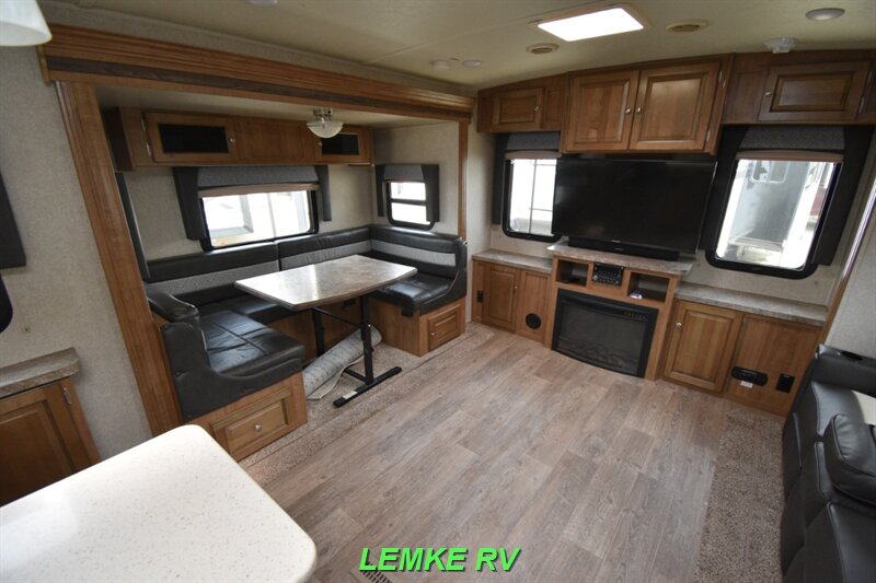 2018 Forest River Rockwood Ultra Lite 2703WS   - Photo 21 - Rocklin, CA 95677