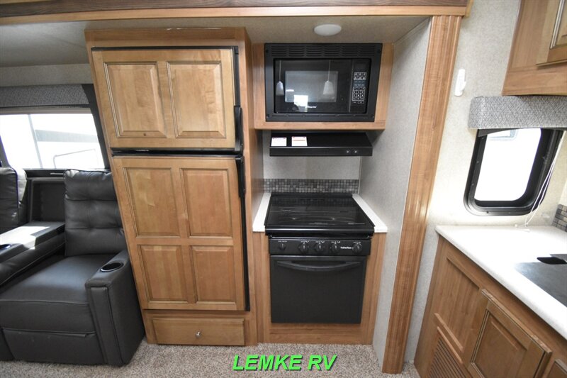 2018 Forest River Rockwood Ultra Lite 2703WS   - Photo 12 - Rocklin, CA 95677