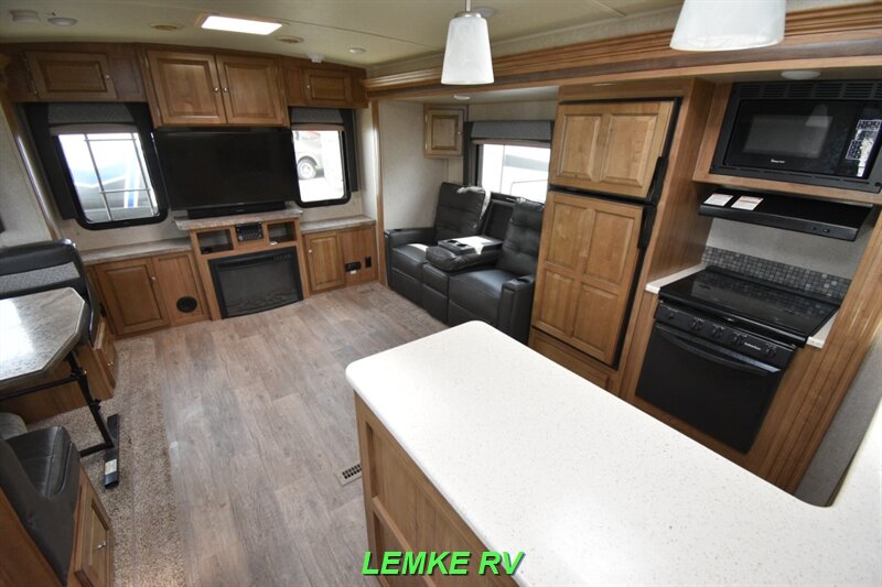 2018 Forest River Rockwood Ultra Lite 2703WS   - Photo 10 - Rocklin, CA 95677