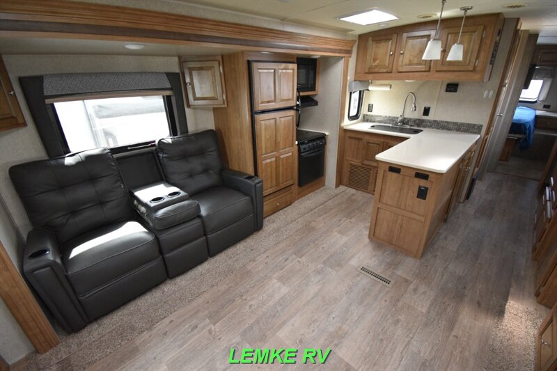2018 Forest River Rockwood Ultra Lite 2703WS   - Photo 20 - Rocklin, CA 95677