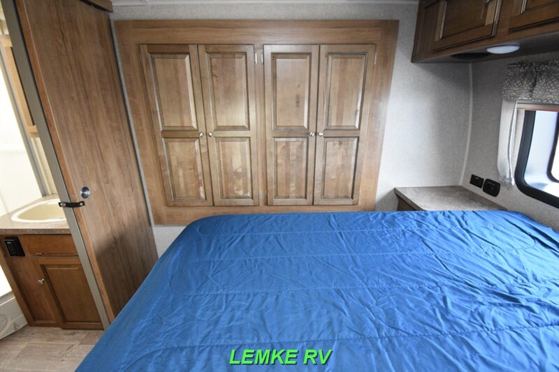 2018 Forest River Rockwood Ultra Lite 2703WS   - Photo 18 - Rocklin, CA 95677