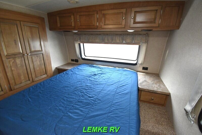 2018 Forest River Rockwood Ultra Lite 2703WS   - Photo 17 - Rocklin, CA 95677