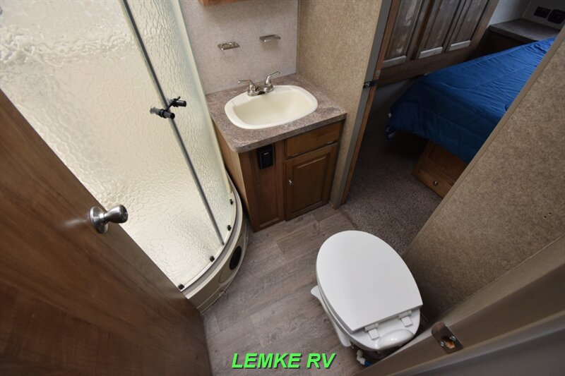 2018 Forest River Rockwood Ultra Lite 2703WS   - Photo 16 - Rocklin, CA 95677