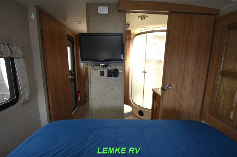 2018 Forest River Rockwood Ultra Lite 2703WS   - Photo 19 - Rocklin, CA 95677