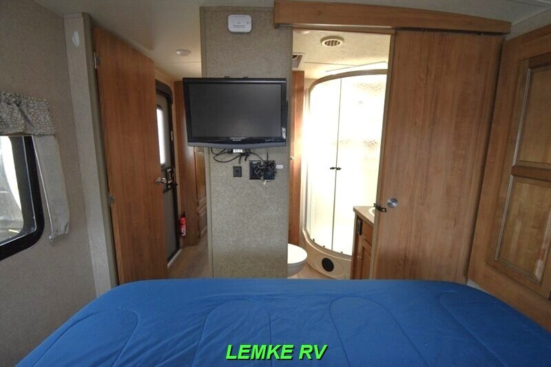 2018 Forest River Rockwood Ultra Lite 2703WS   - Photo 19 - Rocklin, CA 95677