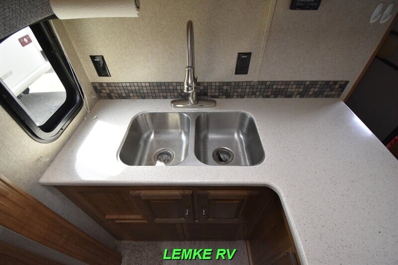 2018 Forest River Rockwood Ultra Lite 2703WS   - Photo 24 - Rocklin, CA 95677