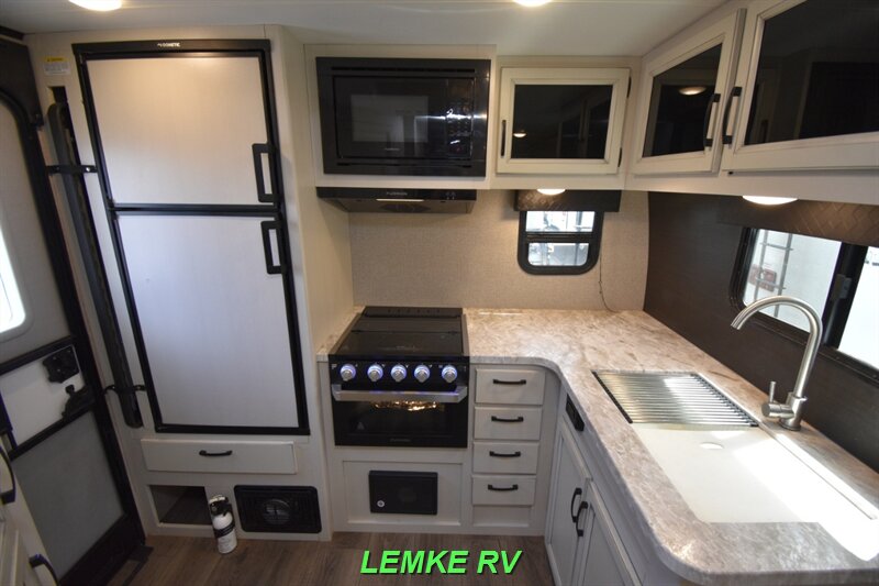 2021 Jayco Jay Feather 16RK   - Photo 16 - Rocklin, CA 95677