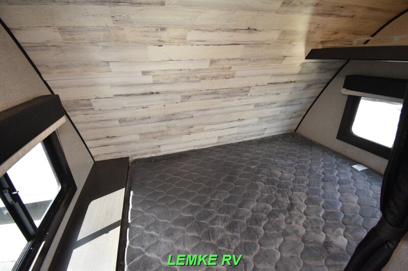 2021 Jayco Jay Feather 16RK   - Photo 18 - Rocklin, CA 95677