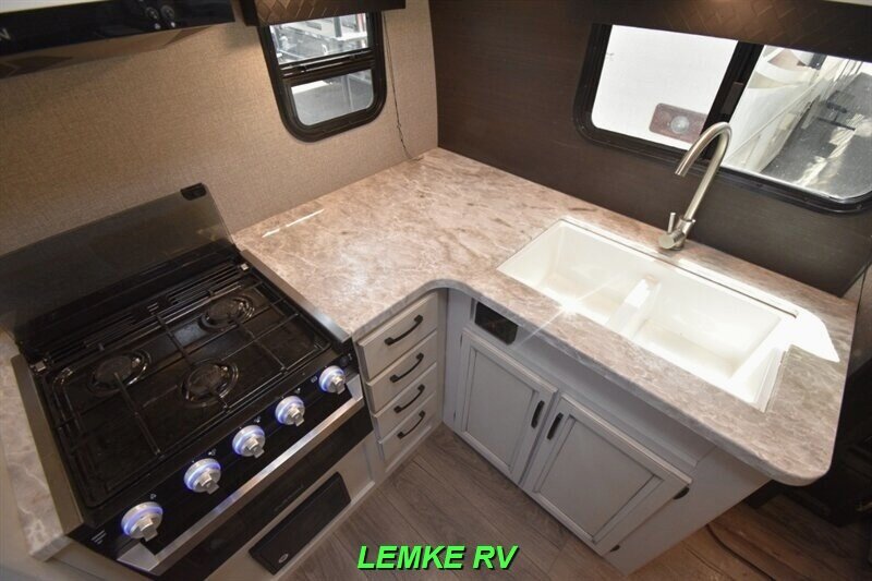2021 Jayco Jay Feather 16RK   - Photo 17 - Rocklin, CA 95677