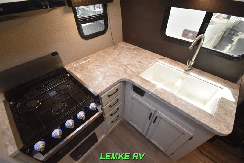 2021 Jayco Jay Feather 16RK   - Photo 17 - Rocklin, CA 95677