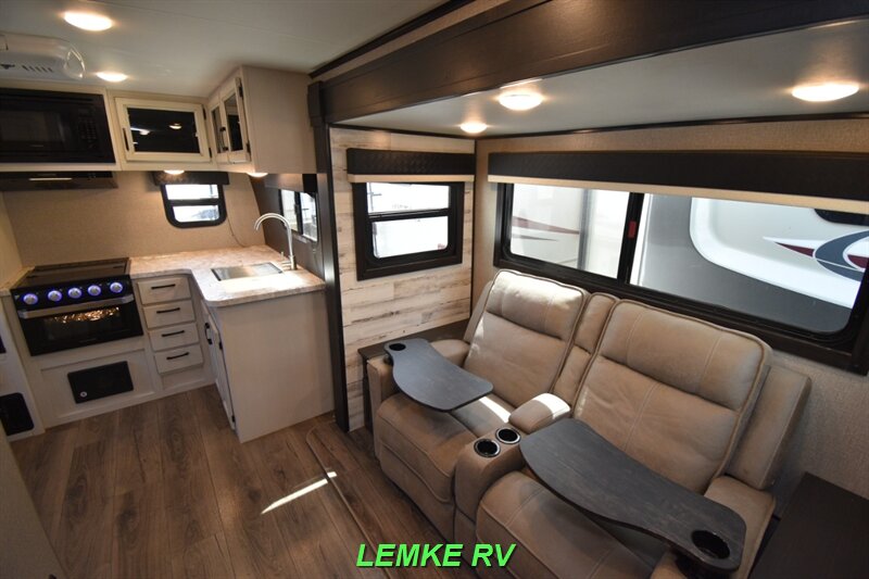 2021 Jayco Jay Feather 16RK   - Photo 14 - Rocklin, CA 95677