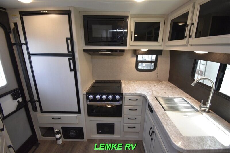 2021 Jayco Jay Feather 16RK   - Photo 16 - Rocklin, CA 95677