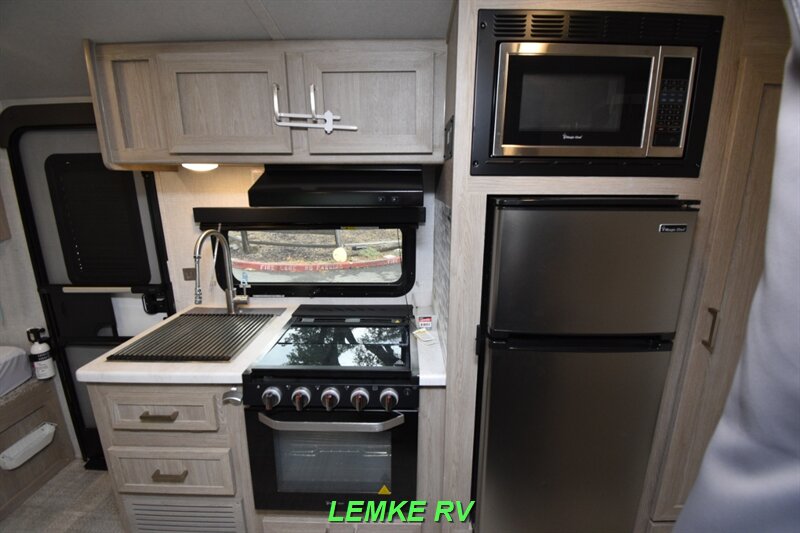 2021 Forest River Flagstaff E-Pro 20BHS   - Photo 15 - Rocklin, CA 95677