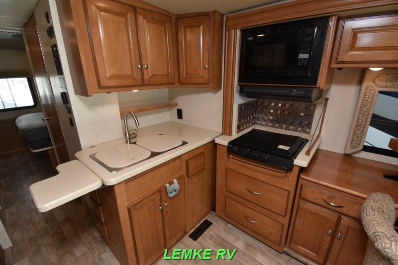 2018 Winnebago Vista 30T   - Photo 13 - Rocklin, CA 95677
