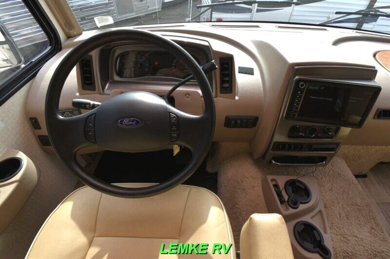 2018 Winnebago Vista 30T   - Photo 14 - Rocklin, CA 95677
