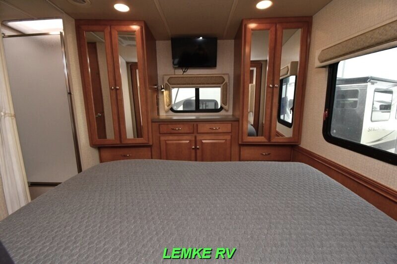 2018 Winnebago Vista 30T   - Photo 19 - Rocklin, CA 95677