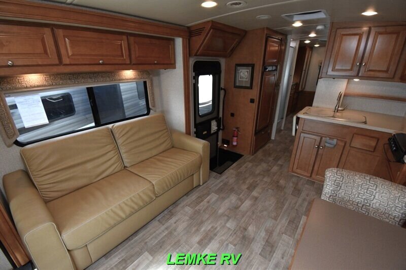2018 Winnebago Vista 30T   - Photo 16 - Rocklin, CA 95677