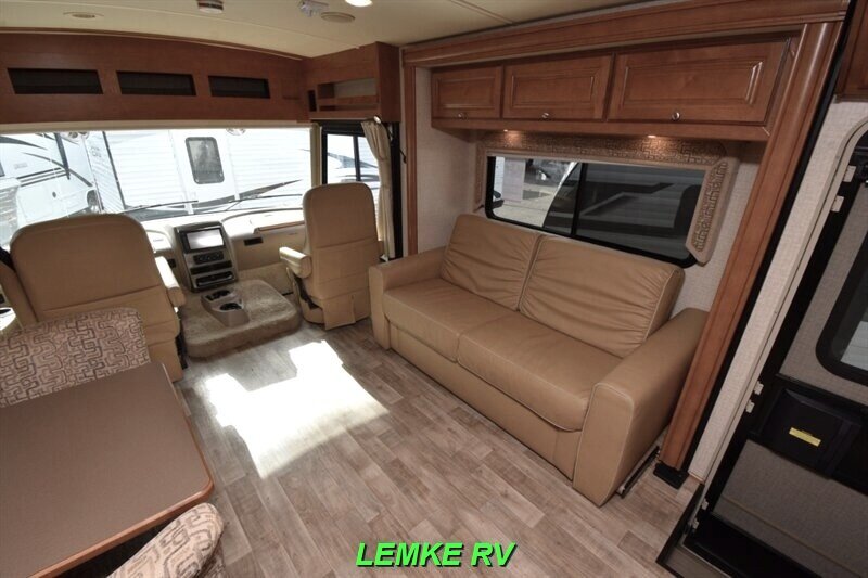 2018 Winnebago Vista 30T   - Photo 10 - Rocklin, CA 95677